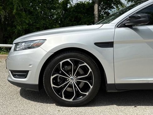 Used 2013 Ford Taurus SHO image 5