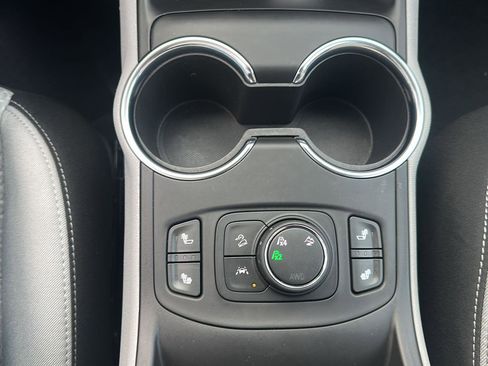 Used 2023 GMC Terrain SLE w/ Driver Convenience Package image 17