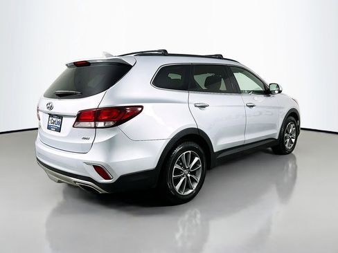 Used 2017 Hyundai Santa Fe SE image 8