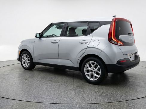 Used 2025 Kia Soul LX w/ LX Technology Package FWD image 6
