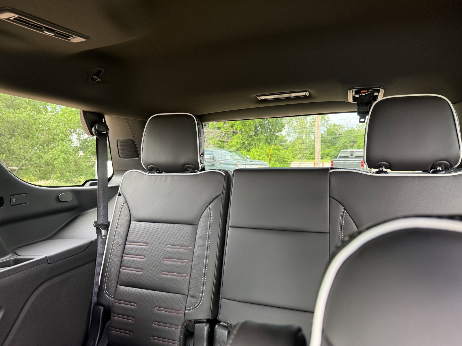 Used 2026 GMC Yukon AT4 Ultimate w/ LPO, Floor Liner Package AWD/4WD image 16
