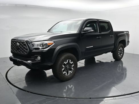 Used 2022 Toyota Tacoma TRD Off-Road w/ Technology Package AWD/4WD image 4