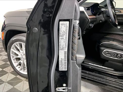 Used 2022 Jeep Grand Cherokee Summit AWD/4WD image 34