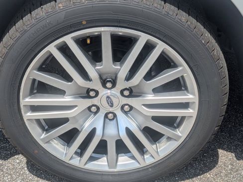 Used 2024 Ford Expedition Limited AWD/4WD image 10