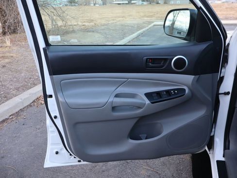 Used 2014 Toyota Tacoma PreRunner image 23