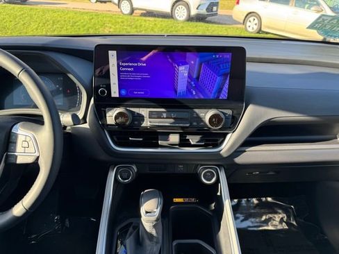 Certified 2026 Toyota Grand Highlander XLE AWD/4WD image 2