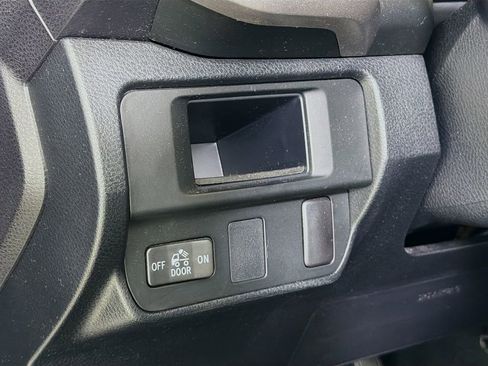 Used 2017 Toyota Tacoma SR5 image 12