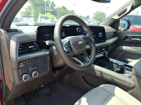 Used 2026 Chevrolet Suburban LT RWD image 19