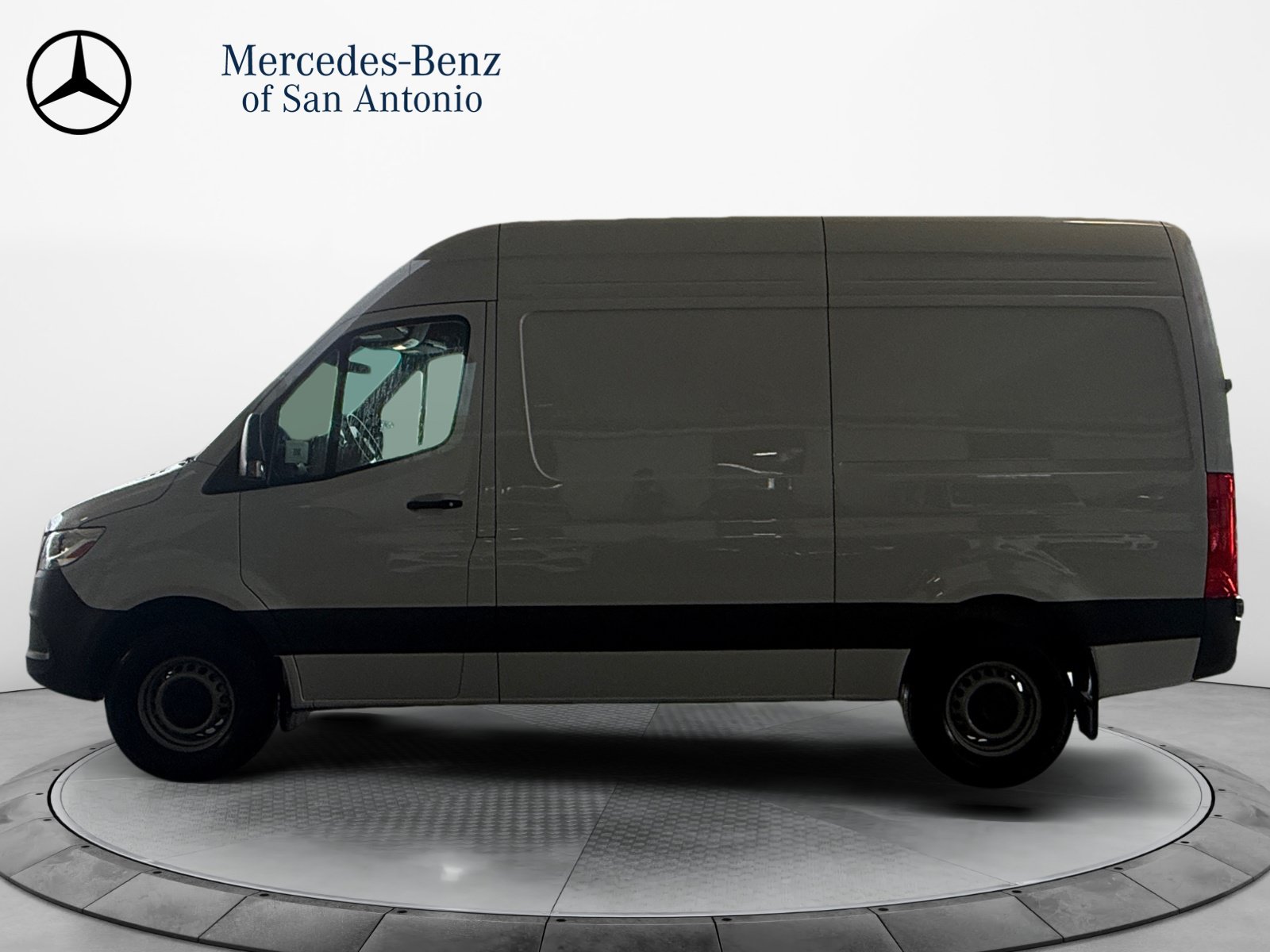 Used 2025 Mercedes-Benz Sprinter 2500 image 4