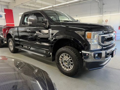 Used 2022 Ford F250 XLT w/ XLT Premium Package AWD/4WD image 5