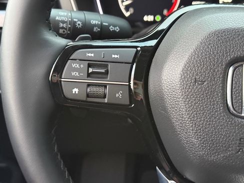 Used 2025 Honda Pilot Touring image 17