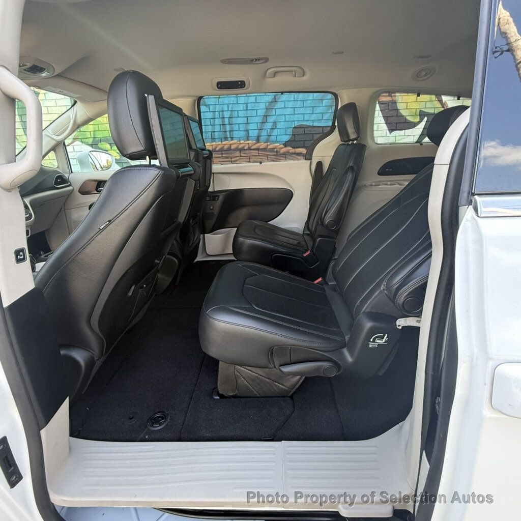 Used 2017 Chrysler Pacifica Touring-L Plus FWD image 37