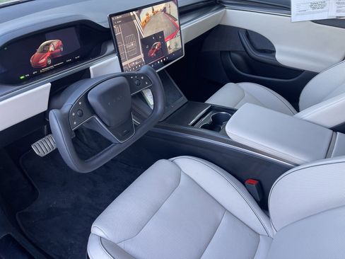 Used 2021 Tesla Model S Plaid image 13