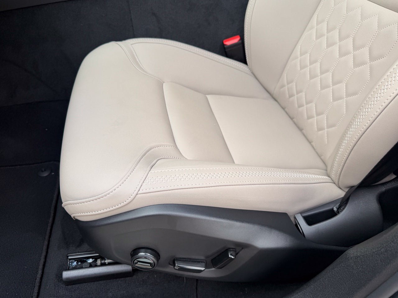 New 2026 Volvo XC60 B5 Core AWD/4WD image 21
