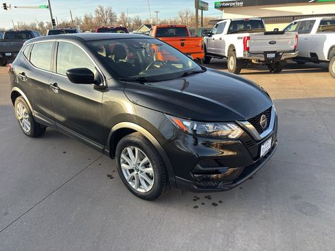 Used 2022 Nissan Rogue Sport S image 4