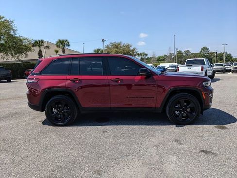 Used 2023 Jeep Grand Cherokee Limited w/ Luxury Tech Group II image 3