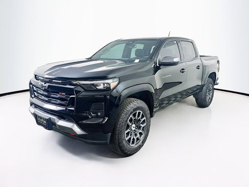 Used 2025 Chevrolet Colorado Z71 AWD/4WD image 3