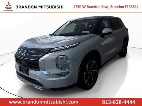 Used 2024 Mitsubishi Outlander 4WD Plug-In Hybrid image 1