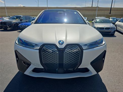 Used 2025 BMW iX xDrive50 AWD/4WD image 8