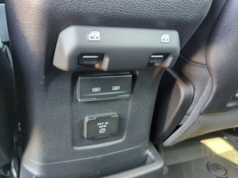 Used 2025 Jeep Wrangler Unlimited Rubicon w/ Convenience Group AWD/4WD image 43