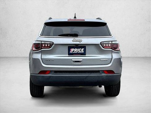 Used 2017 Jeep Compass Latitude w/ Popular Equipment Group AWD/4WD image 4