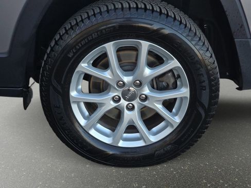 Used 2017 Jeep Cherokee Latitude image 34