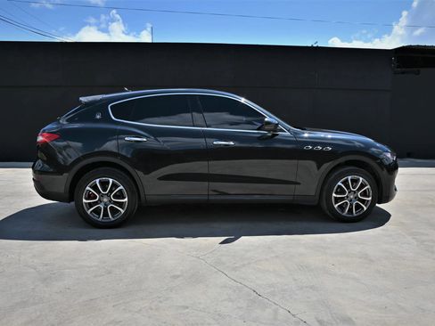 Used 2017 Maserati Levante AWD/4WD image 7