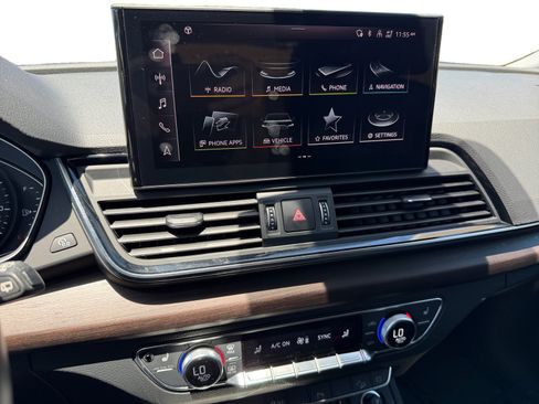 Used 2023 Audi Q5 2.0T Premium w/ Convenience Package AWD/4WD image 12