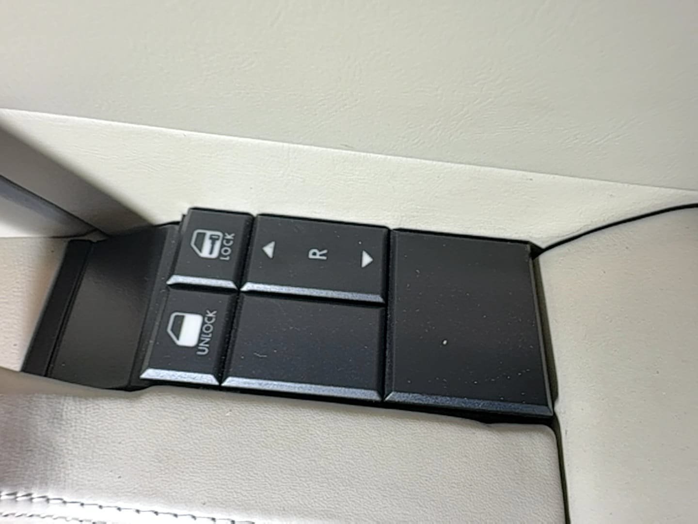 Used 1993 Cadillac Allante FWD image 62