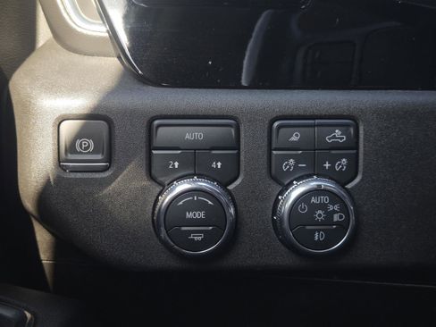 Used 2024 GMC Sierra 1500 SLT image 24