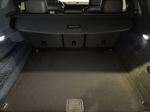Certified 2025 Porsche Cayenne AWD/4WD image 44