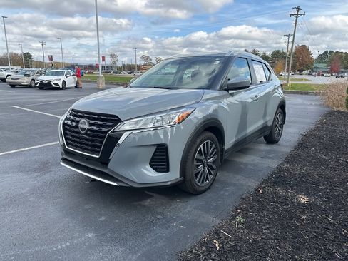 Used 2023 Nissan Kicks SV image 4