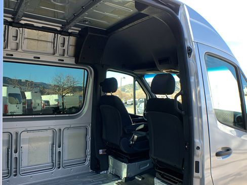 Used 2022 Mercedes-Benz Sprinter 2500 image 23