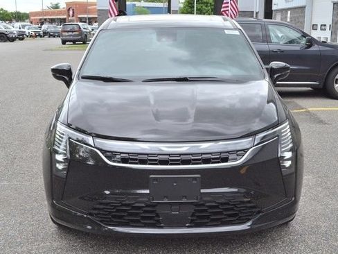 New 2027 Chrysler Pacifica Select AWD/4WD image 3