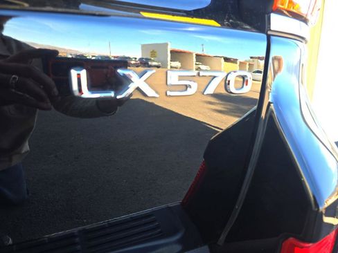 Used 2010 Lexus LX 570 4WD image 36