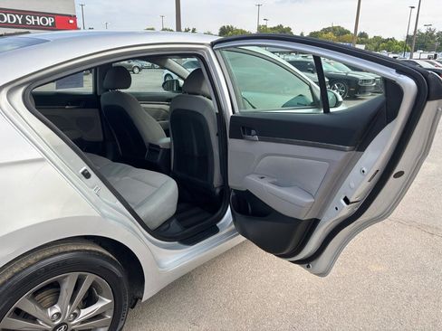 Used 2017 Hyundai Elantra SE w/ SE A/T Tech Package 03 FWD image 11