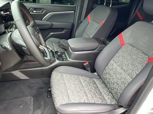 Used 2025 Chevrolet Colorado Z71 AWD/4WD image 10
