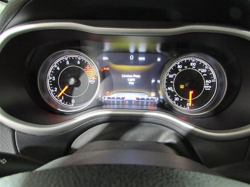 Used 2018 Jeep Cherokee Trailhawk image 51