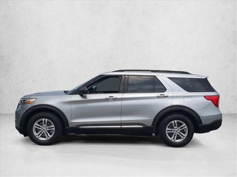 Used 2021 Ford Explorer XLT w/ Equipment Group 202A AWD/4WD image 9
