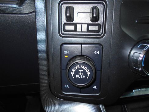 Used 2021 Ford F150 Platinum w/ Max Trailer Tow Package image 16