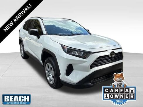 Used 2019 Toyota RAV4 LE image 1