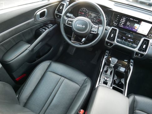 Certified 2022 Kia Sorento SX image 9