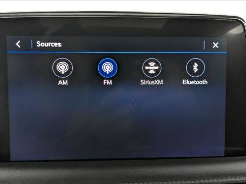 Used 2021 Chevrolet Suburban Z71 w/ Z71 Signature Package AWD/4WD image 32