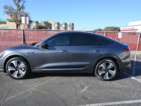Used 2021 Audi e-tron Prestige w/ Prestige Package image 4