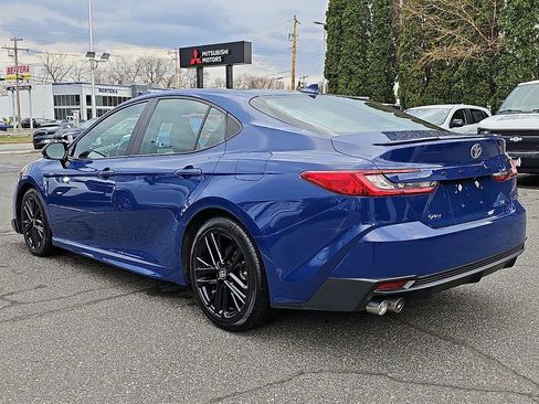 Used 2025 Toyota Camry SE image 4