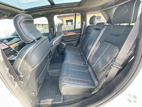 Used 2025 Jeep Grand Cherokee Summit AWD/4WD image 25