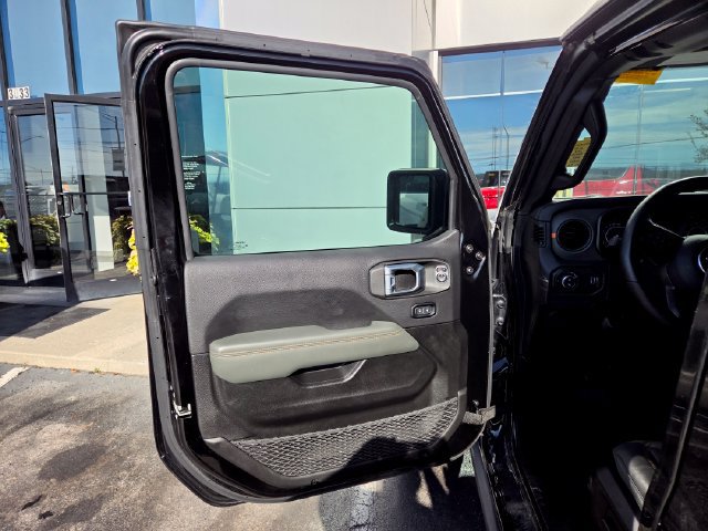Used 2024 Jeep Gladiator Mojave w/ Convenience Group AWD/4WD image 12