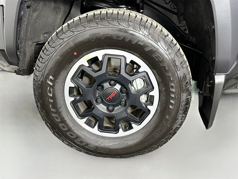 Used 2025 Toyota Tacoma TRD Off-Road w/ TRD Off Road Upgrade Package image 31