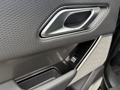 Used 2020 Land Rover Range Rover Velar S image 25