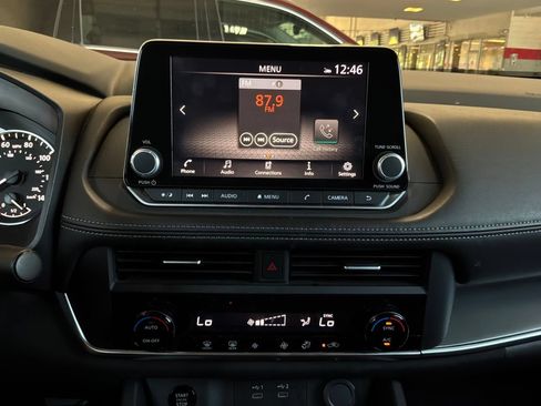 Used 2025 Nissan Rogue SV FWD image 30